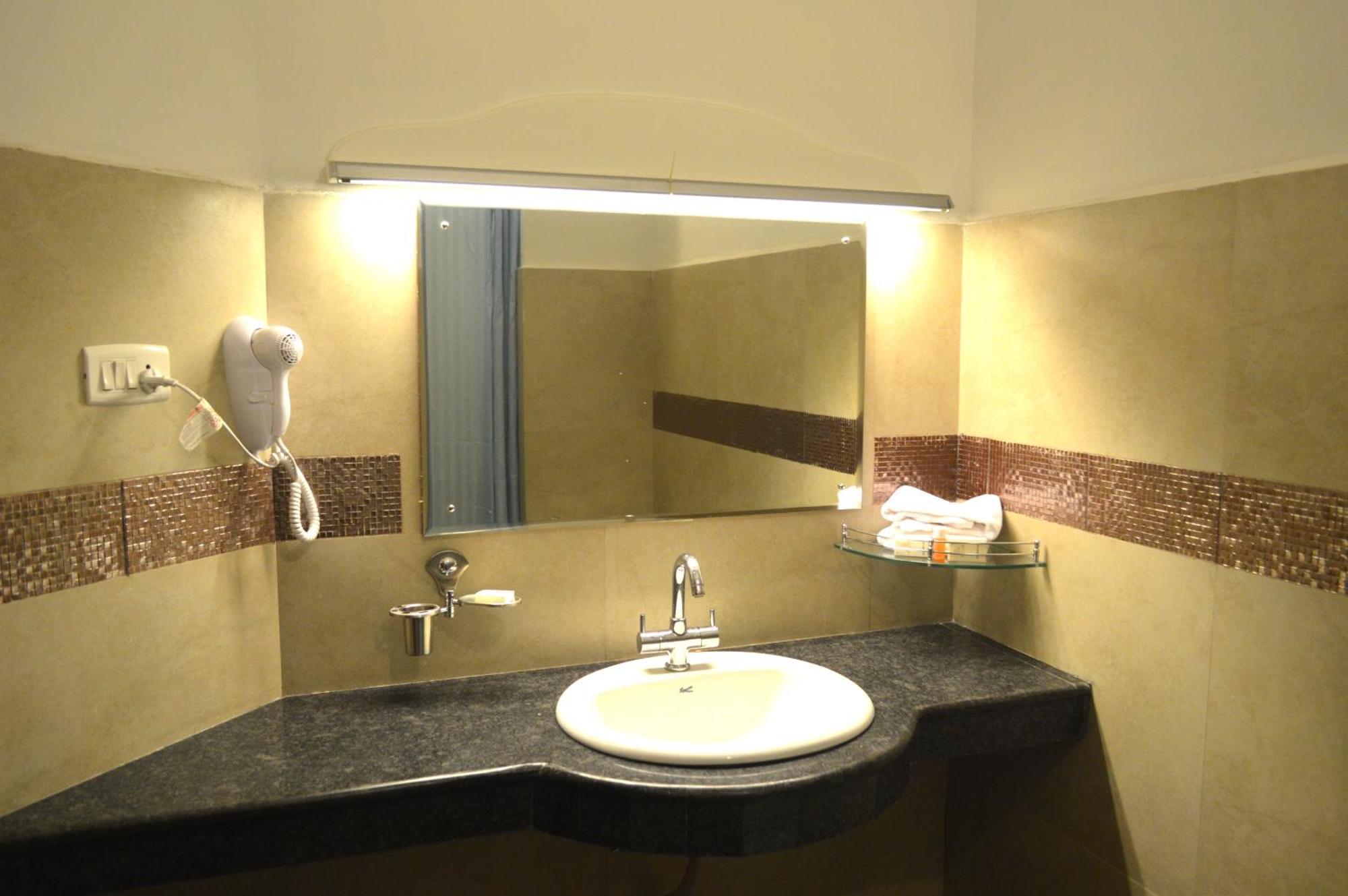 Hotel Aida Kottayam Εξωτερικό φωτογραφία